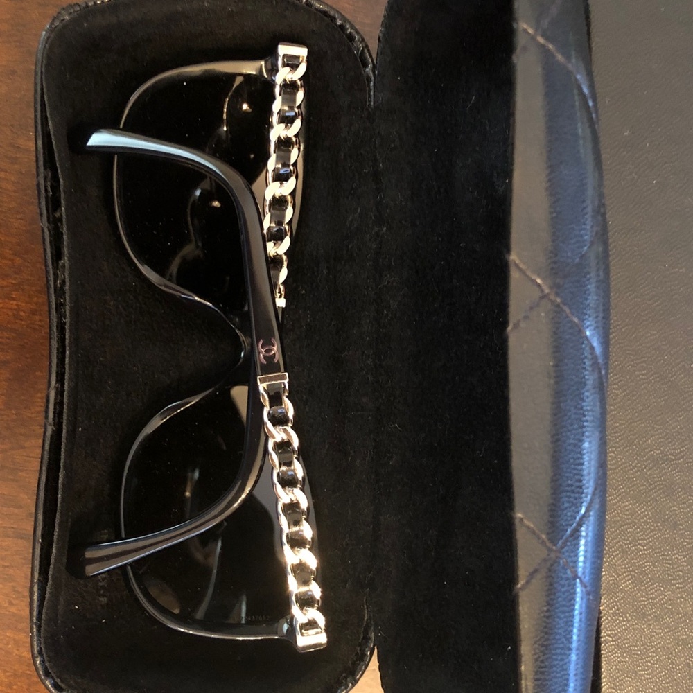 CHANEL Chic Black Sunglasses - Picture 10 of 10
